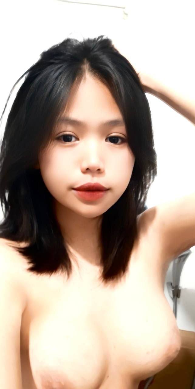 Cho người vợ đi làm thư ký để trả nợ