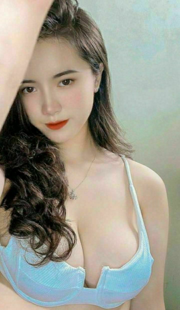 Anh xã dẫn bà xã đi mát-xa trị liệu mà không biết người vợ bị quan hệ ngay cạnh bên
